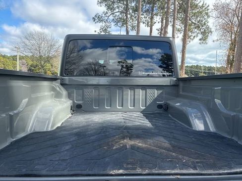 Used 2023 Jeep Gladiator Sport image 19