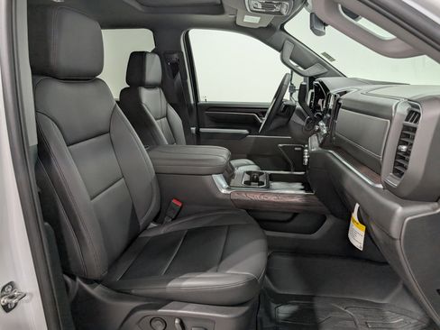 Used 2025 GMC Sierra 3500 SLT w/ SLT Premium Package image 21