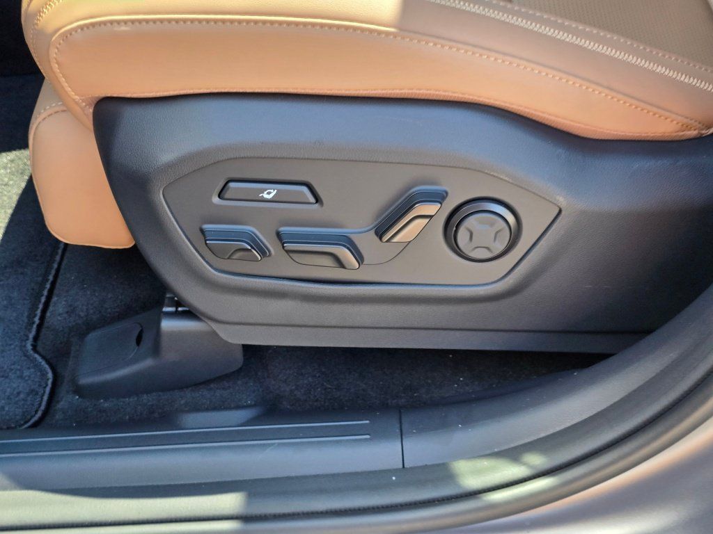 New 2026 Hyundai Santa Fe Calligraphy AWD/4WD image 18