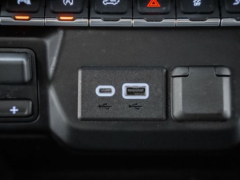 Used 2019 GMC Sierra 1500 AT4 w/ AT4 Premium Package image 31