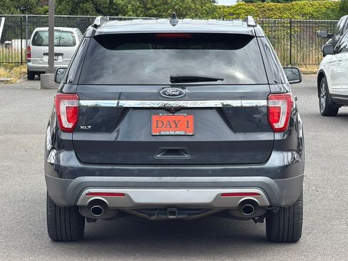Used 2017 Ford Explorer XLT FWD image 6
