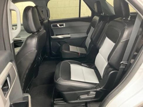 Used 2023 Ford Explorer XLT w/ Equipment Group 202A AWD/4WD image 15
