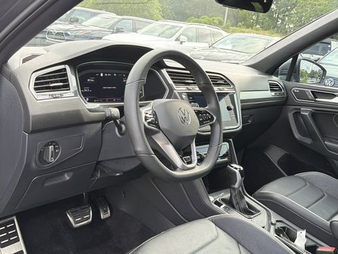Used 2024 Volkswagen Tiguan SEL R-Line w/ MDO Package, Two-Row AWD/4WD image 10