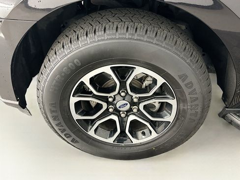 Used 2024 Ford Expedition XLT image 11