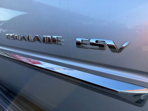 Used 2012 Cadillac Escalade ESV Luxury image 30