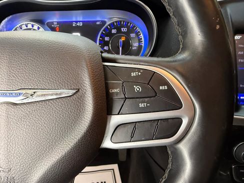 Used 2018 Chrysler 300 Limited RWD image 20