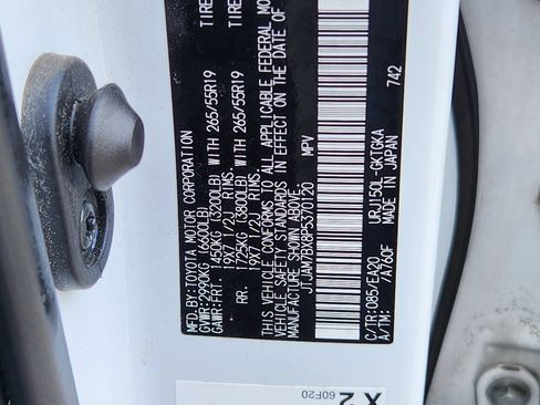 Used 2023 Lexus GX 460 Premium w/ Accessory Package AWD/4WD image 23