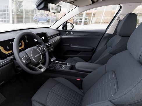 New 2026 Kia K5 LXS FWD image 17