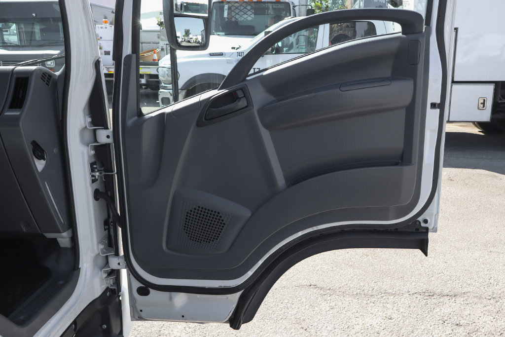 Used 2021 Isuzu NPR RWD image 28