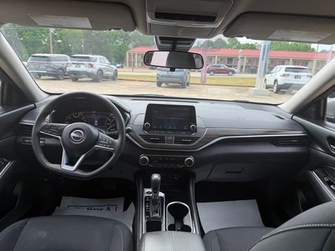 Used 2023 Nissan Altima 2.5 SV FWD image 18