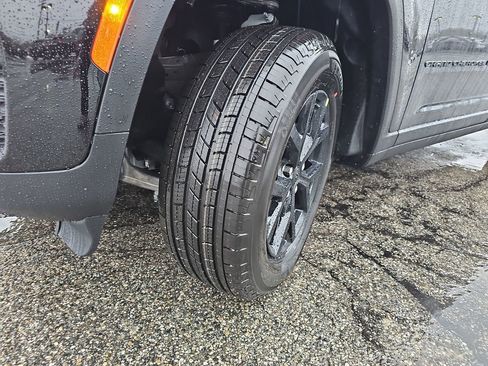 New 2025 Jeep Grand Cherokee Laredo image 29