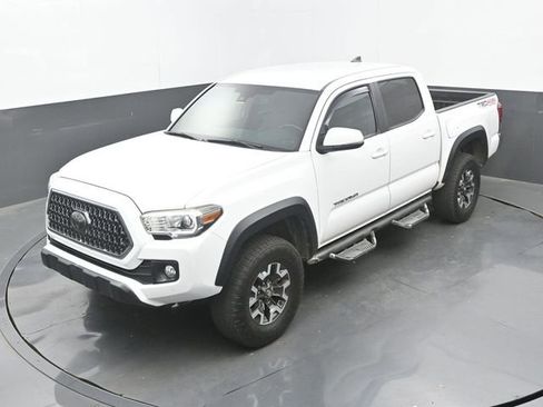Used 2018 Toyota Tacoma TRD Off-Road image 16