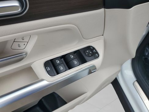 Used 2026 Mercedes-Benz GLB 250 image 20