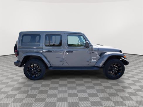 Used 2023 Jeep Wrangler Unlimited Sahara w/ Cold Weather Group AWD/4WD image 4