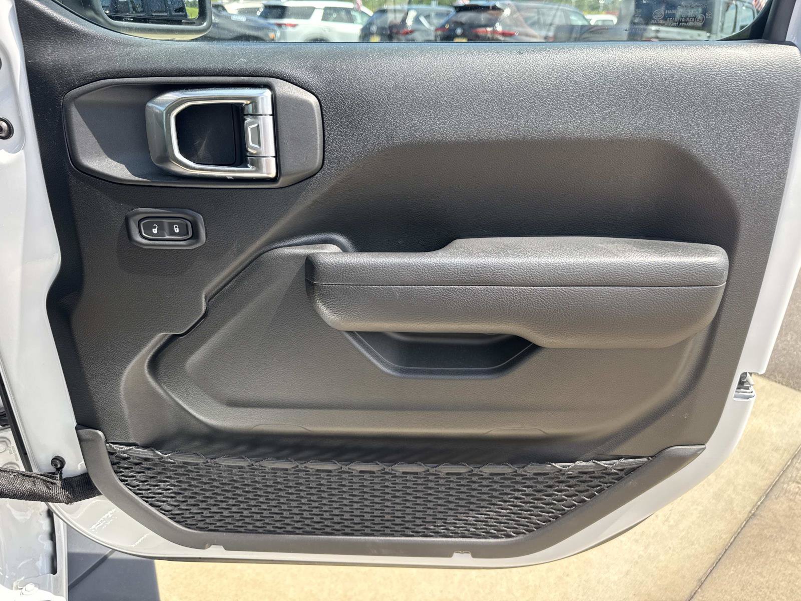 Used 2023 Jeep Gladiator Sport AWD/4WD image 12
