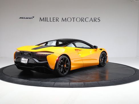 Used 2024 McLaren Artura RWD image 10