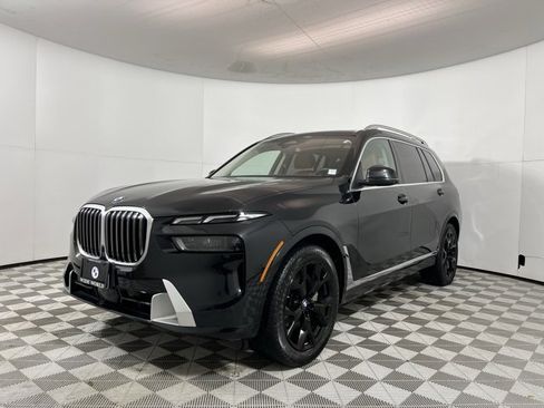 Used 2024 BMW X7 xDrive40i w/ Premium Package image 3