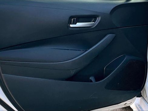 Used 2021 Toyota Corolla LE image 21