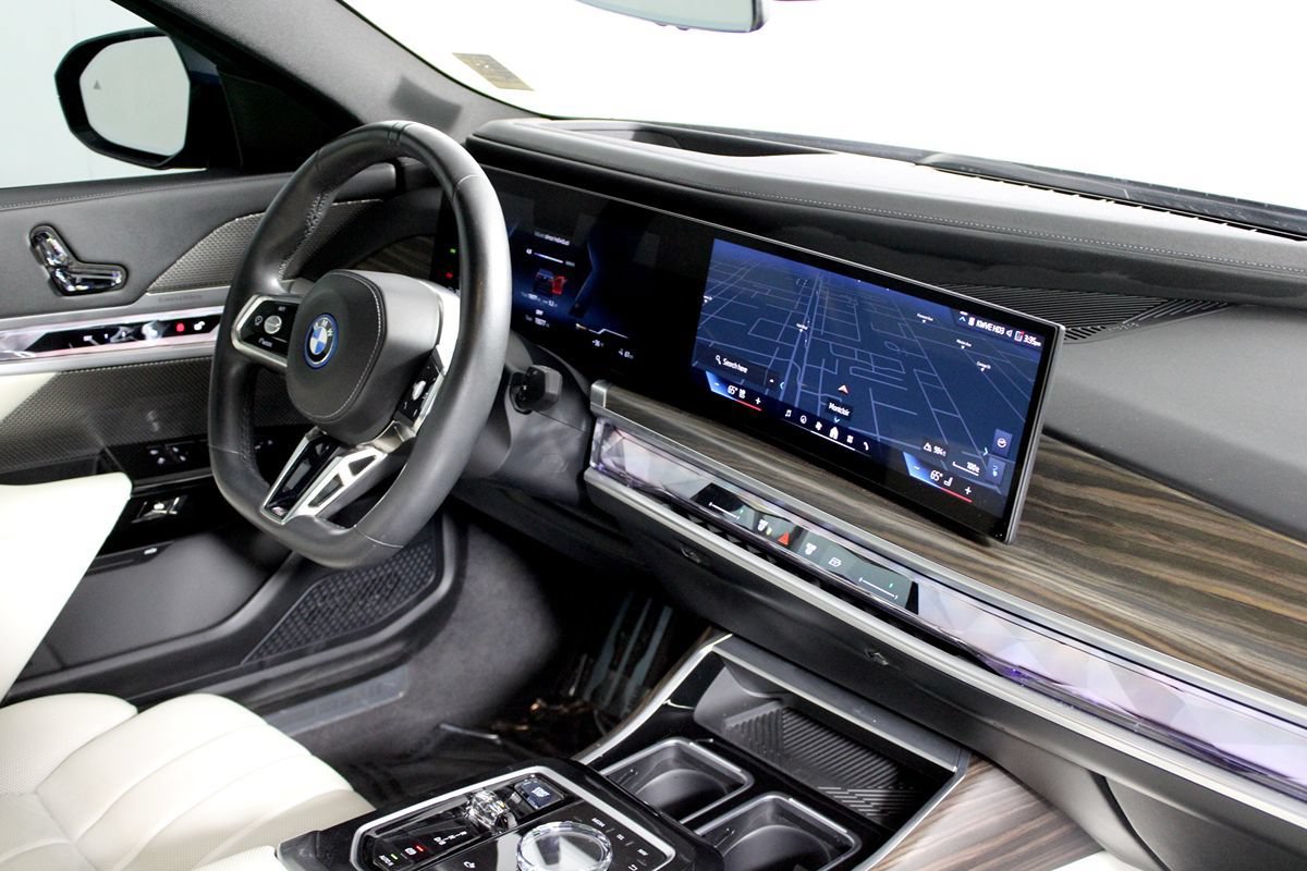 Used 2023 BMW i7 xDrive60 AWD/4WD image 35