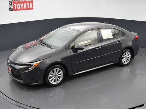 Used 2025 Toyota Corolla LE w/ LE Premium Package FWD image 24