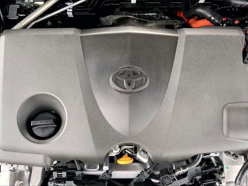 Used 2026 Toyota Camry LE FWD image 32