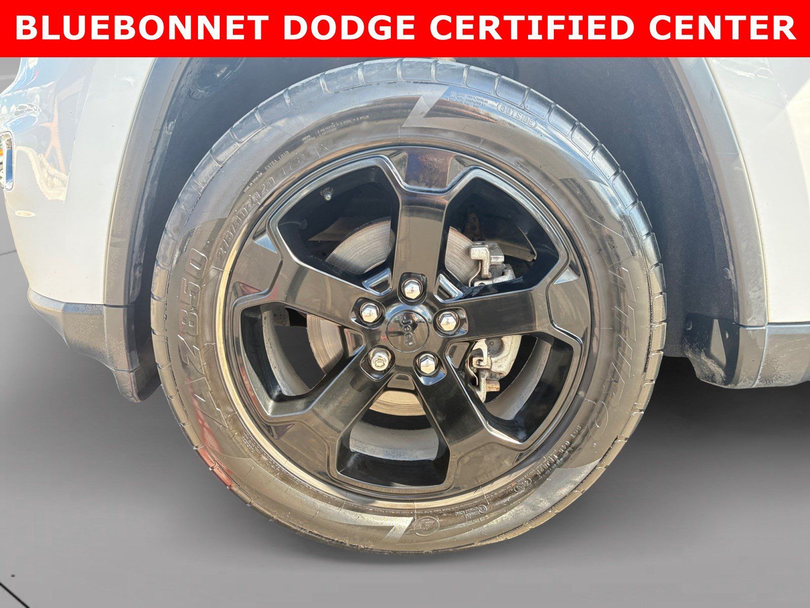Used 2019 Jeep Grand Cherokee Laredo RWD image 9