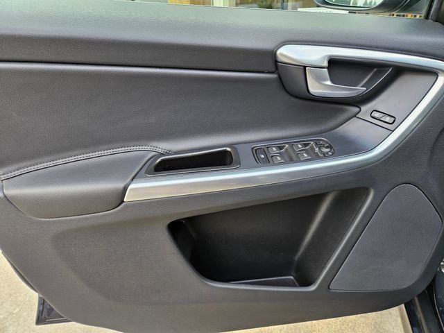 Used 2015 Volvo XC60 T6 Platinum FWD image 20