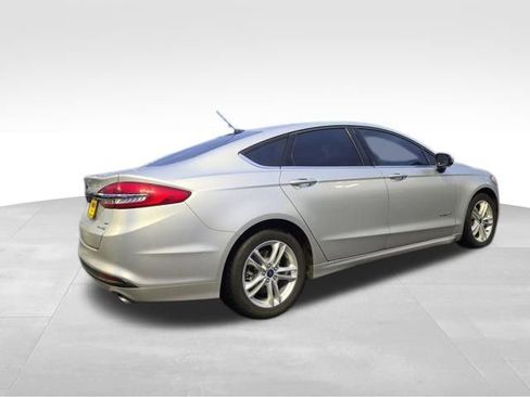 Used 2018 Ford Fusion SE image 9