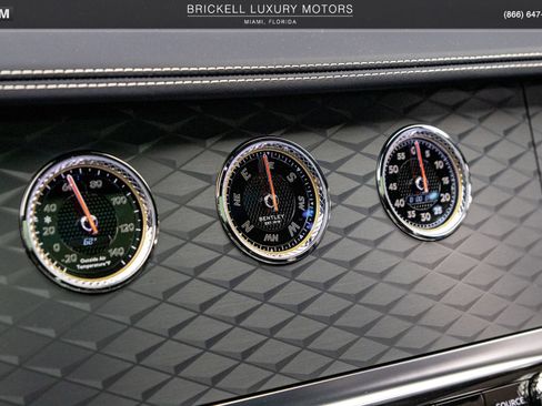 Used 2024 Bentley Flying Spur V8 AWD/4WD image 25