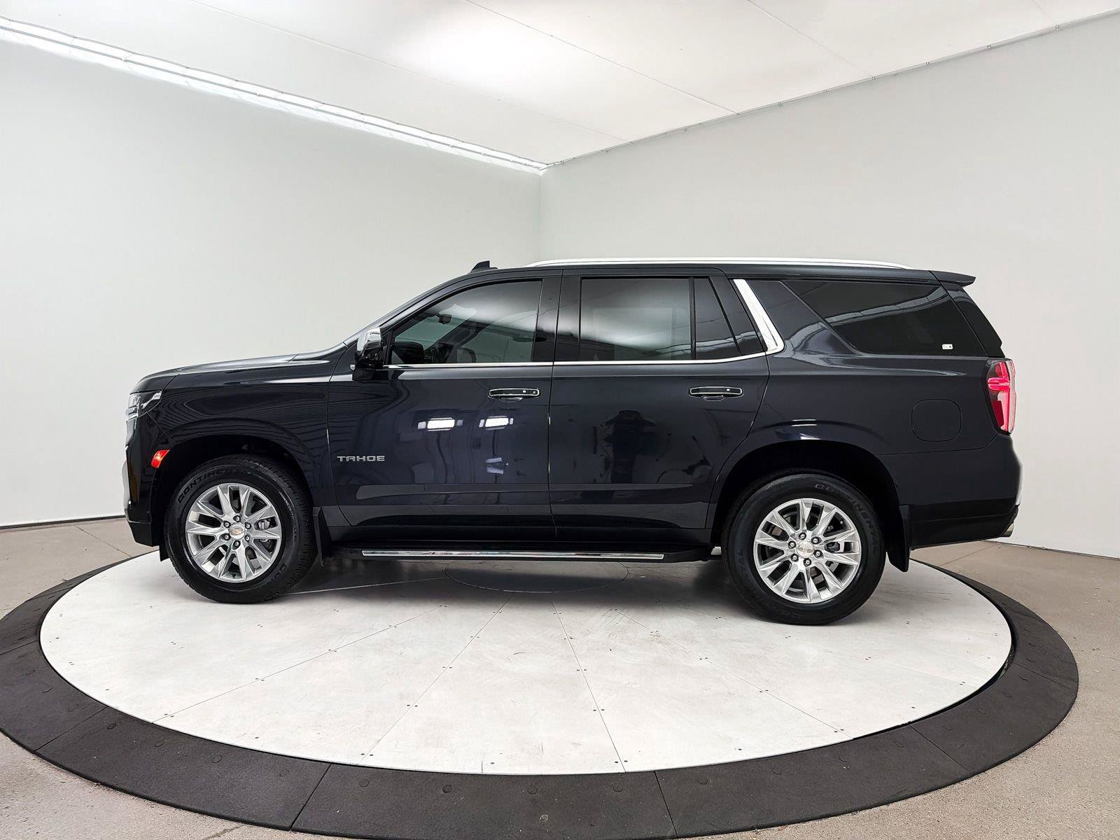 Used 2024 Chevrolet Tahoe Premier AWD/4WD image 31