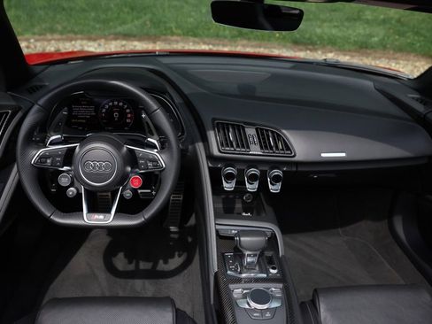 Used 2018 Audi R8 V10 plus w/ Full Leather Package image 4