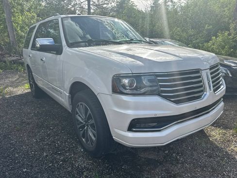 Used 2016 Lincoln Navigator Select AWD/4WD image 3