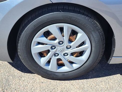 Used 2017 Hyundai Elantra SE image 26
