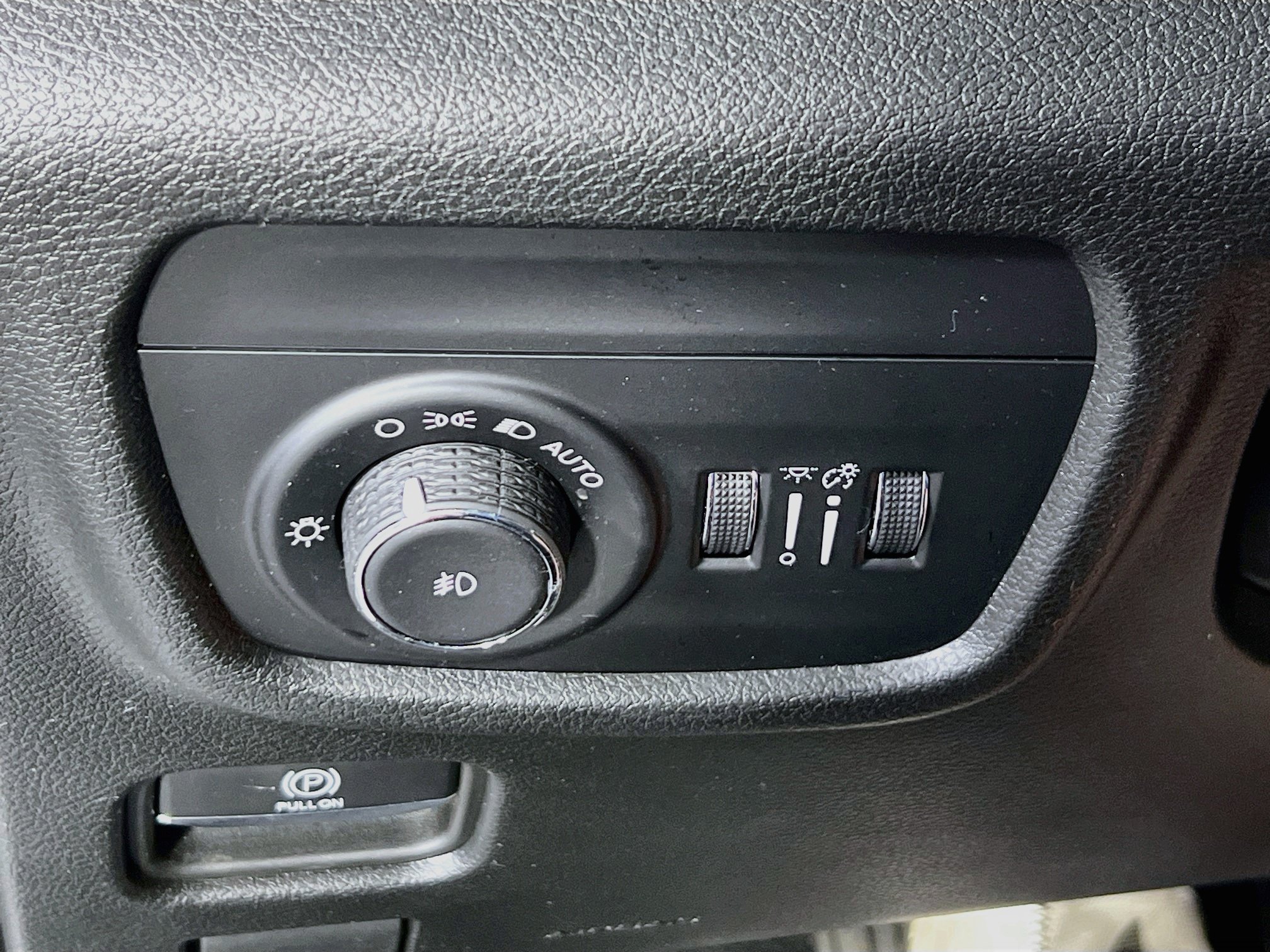 Used 2023 Jeep Grand Cherokee Limited AWD/4WD image 10
