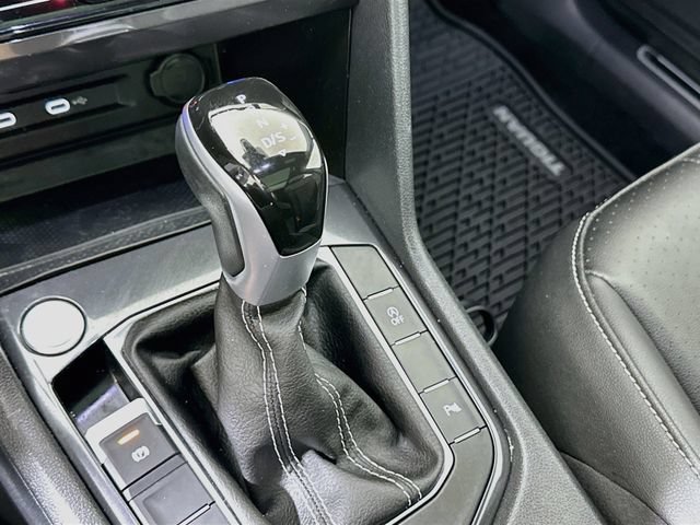 Certified 2024 Volkswagen Tiguan SE R-Line AWD/4WD image 16