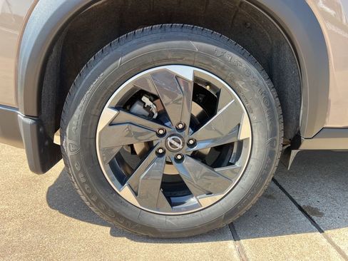 Used 2025 Nissan Rogue SV FWD image 9