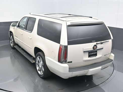 Used 2014 Cadillac Escalade ESV Premium image 18