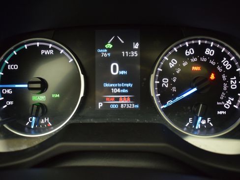 Used 2021 Toyota RAV4 XLE w/ Convenience Package AWD/4WD image 17