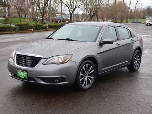 Used 2013 Chrysler 200 Touring w/ S Exterior Appearance Pkg image 11
