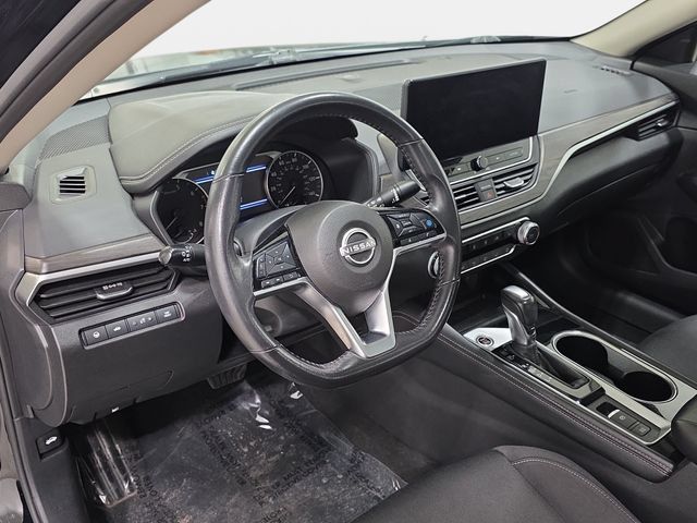 Used 2024 Nissan Altima 2.5 SV w/ SV Premium Package FWD image 16