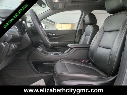 Used 2021 GMC Acadia SLT w/ LPO, 'HIT The Road' Package FWD image 17