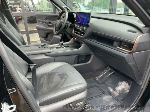 Used 2024 Toyota Grand Highlander AWD Hybrid image 22