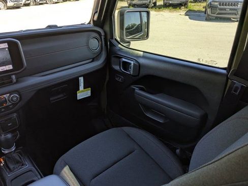 New 2026 Jeep Gladiator Rubicon w/ Safety Group AWD/4WD image 17