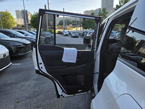 Used 2025 Lexus GX 550 w/ Accessory Package (2T) AWD/4WD image 25