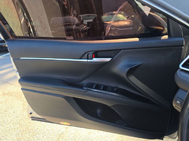 Used 2018 Toyota Camry SE FWD image 18