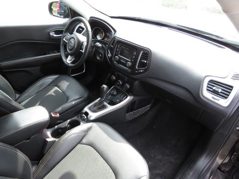 Used 2018 Jeep Compass Latitude w/ Cold Weather Group AWD/4WD image 14