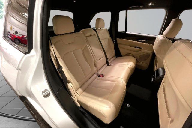 Used 2024 Jeep Grand Cherokee Limited AWD/4WD image 29