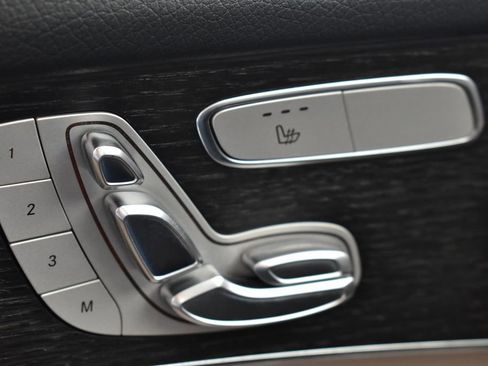 Used 2020 Mercedes-Benz GLC 300 4MATIC image 13