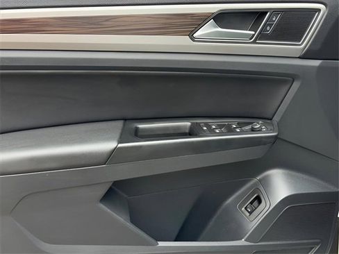 Used 2021 Volkswagen Atlas SE image 16