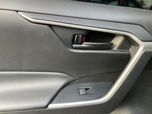 Certified 2021 Toyota RAV4 LE FWD image 11